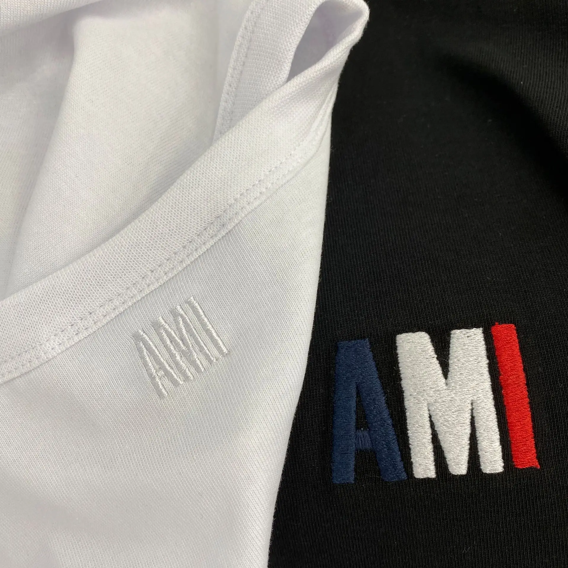 Summer short sleeve AMI with the latest three-dimensional embroidery letter large T-shirt, simple atmosphere 2021
Summer short sleeve AMI with the latest three-dimensional embroidery letter large T-shirt, simple atmosphere 2021