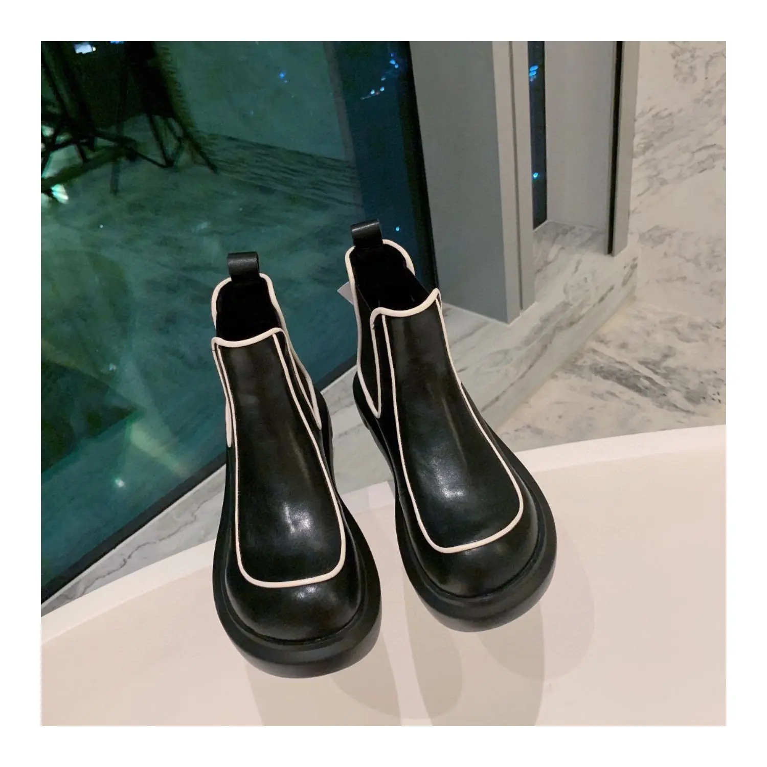2020 New Leather Wavy Thick-soled Short Boots Women's Sponge Cake Set Feet Elastic Infrared Wear Casual Fashion Women's Boots
2020 New Leather Wavy Thick-soled Short Boots Women's Sponge Cake Set Feet Elastic Infrared Wear Casual Fashion Women's Boots