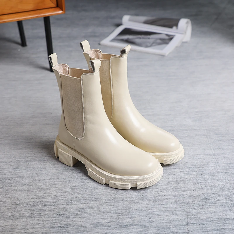 GD-time Women Shoes Genuine Leather High Quality Round Toe Short Boots Thick Med Heels Winter Platform Preppy Style Ankle Boots 
GD-time Women Shoes Genuine Leather High Quality Round Toe Short Boots Thick Med Heels Winter Platform Preppy Style Ankle Boots