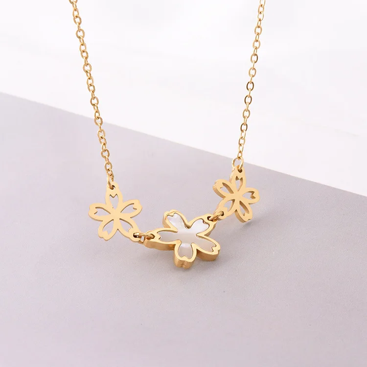 Fashion fresh flower five-leaf flower necklace hollow craft titanium steel clavicle chain jewelry hot sale 
Fashion fresh flower five-leaf flower necklace hollow craft titanium steel clavicle chain jewelry hot sale