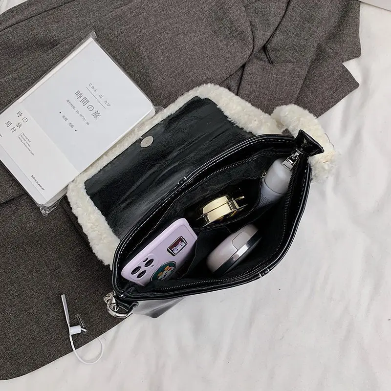 Women's Shoulder Bag Leather High Capacity Belt Decoration Western-Style Burrs Hasp Fashion Fine Soft Vintage Crossbody Handbags
Women's Shoulder Bag Leather High Capacity Belt Decoration Western-Style Burrs Hasp Fashion Fine Soft Vintage Crossbody Handbags