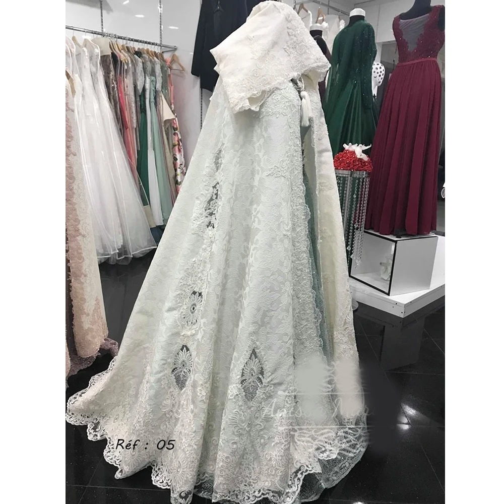 2021 Women's Lace Appliques Wedding Cloak Long Satin Bride Cape with Hood Elegant Fashion Bridal Jacket
2021 Women's Lace Appliques Wedding Cloak Long Satin Bride Cape with Hood Elegant Fashion Bridal Jacket
