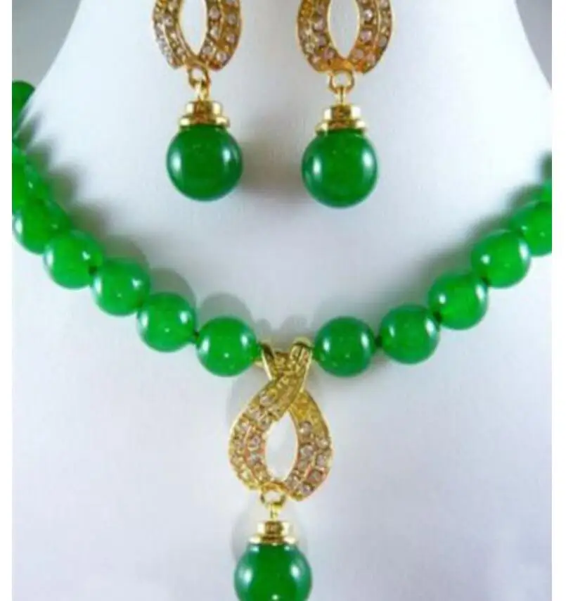 AAA Новый комплект из Зеленого Нефритового бисера ожерелье серьги-подвески
AAA Новый комплект из Зеленого Нефритового бисера ожерелье серьги-подвески