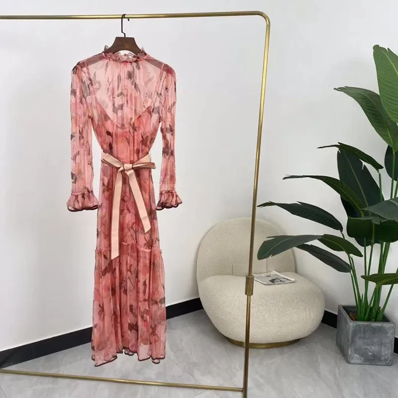 2021 Autumn Frilled Ruffles Collar Pink Flowers Print Dresses Long Flare Sleeve Crinkle Silk Women Dress Top Quality
2021 Autumn Frilled Ruffles Collar Pink Flowers Print Dresses Long Flare Sleeve Crinkle Silk Women Dress Top Quality