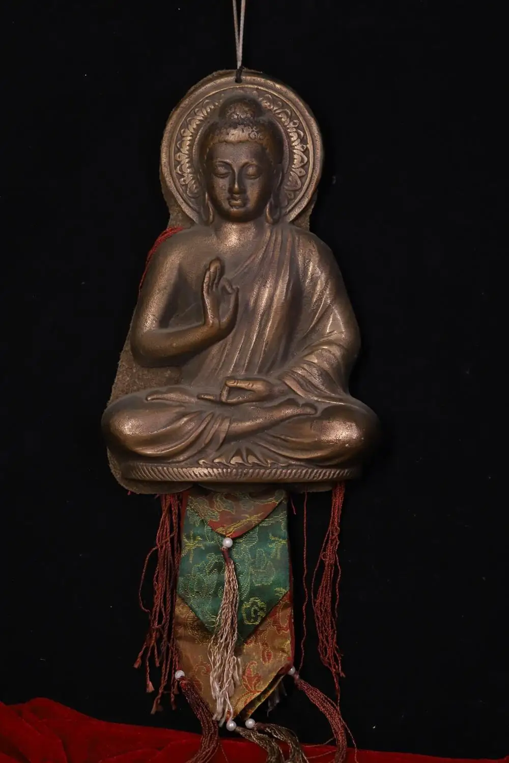wedding decoration Treasures of Tibetan copper tires are hand-beating and chiseled Buddha statues of Sakyamuni Pendant
wedding decoration Treasures of Tibetan copper tires are hand-beating and chiseled Buddha statues of Sakyamuni Pendant
