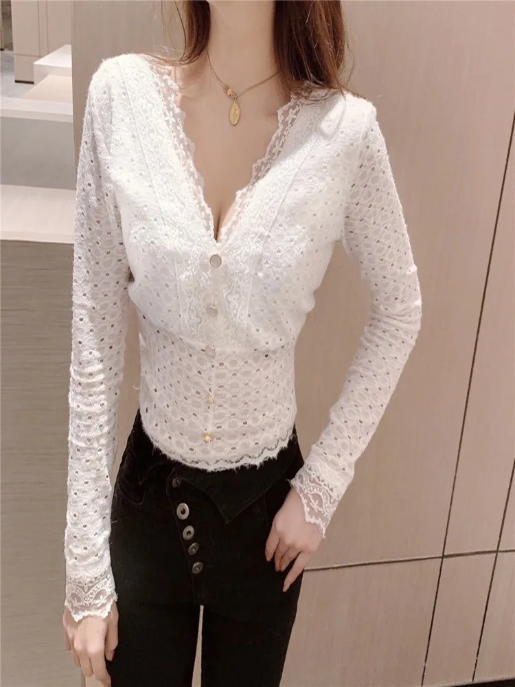 2021 plus size women's spring new style thin French V-neck lace shirt bottoming and top
2021 plus size women's spring new style thin French V-neck lace shirt bottoming and top