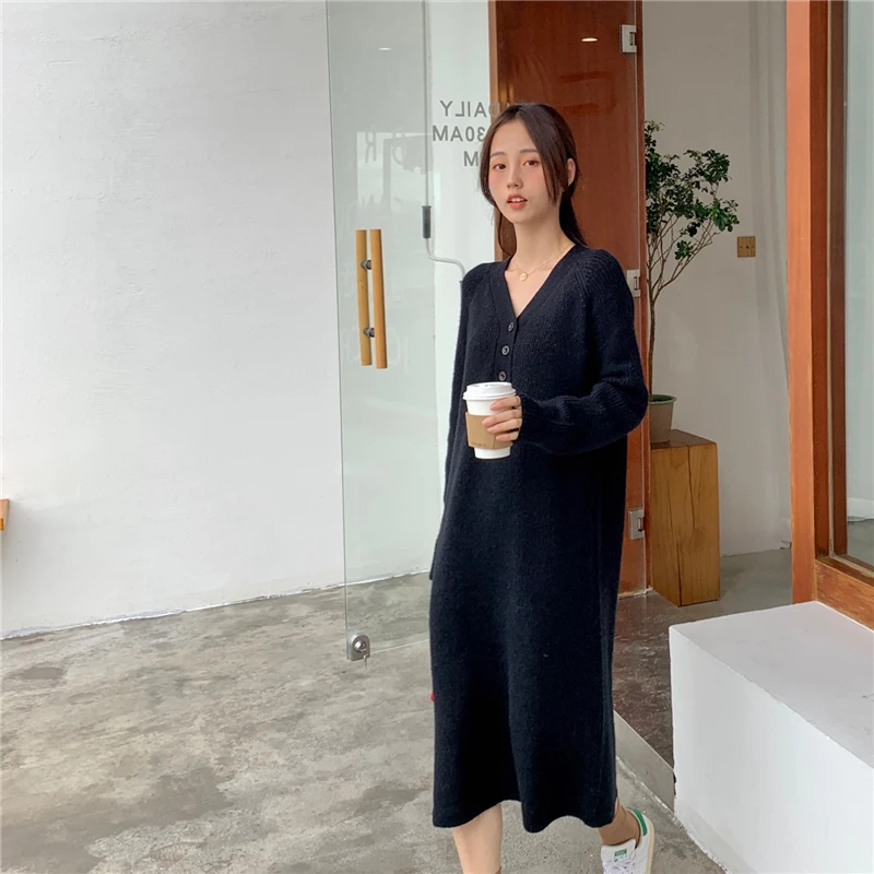 Make firm offers the new autumn/winter long v-neck button design render wool knitting dress dress female
Make firm offers the new autumn/winter long v-neck button design render wool knitting dress dress female