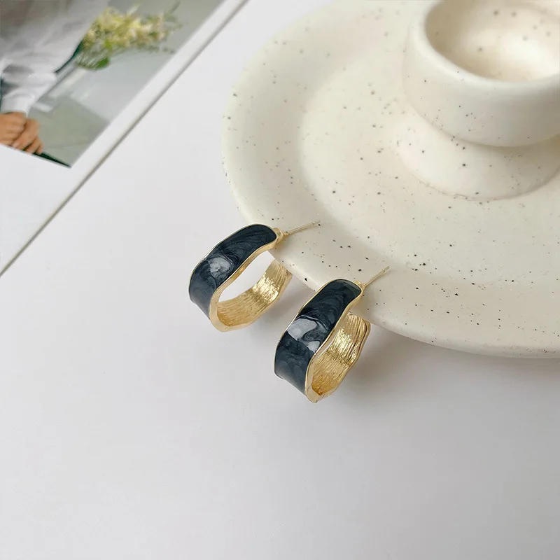 S925 Silver Needles Retro Haze Blue Butterfly Flower C Shape Stud Earrings French Baroque New Fashion Simple Earrings Female
S925 Silver Needles Retro Haze Blue Butterfly Flower C Shape Stud Earrings French Baroque New Fashion Simple Earrings Female