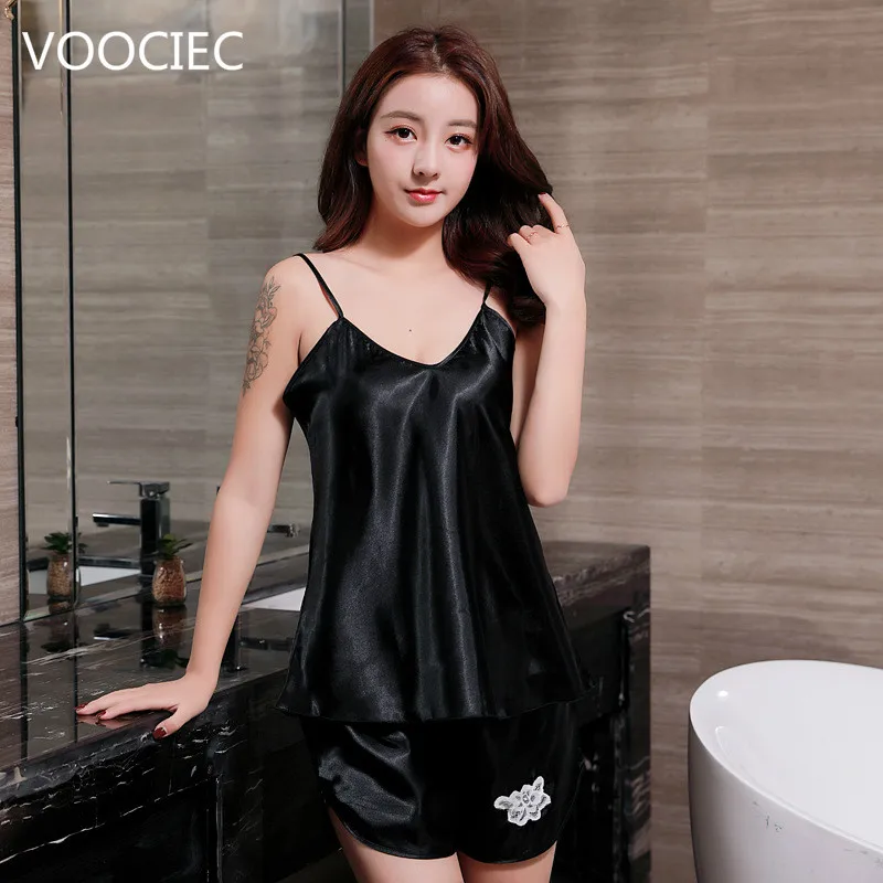 VOOCIEC Ice Silk pajamas women's embroidery lace chest pad suspender shorts big chest sexy backless 2-suit
VOOCIEC Ice Silk pajamas women's embroidery lace chest pad suspender shorts big chest sexy backless 2-suit