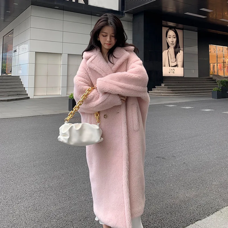 Осенне-зимнее длинное меховое пальто
Осенне-зимнее длинное меховое пальто