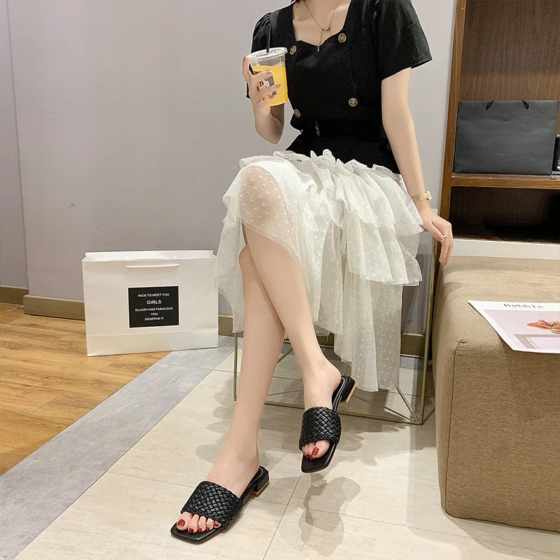 Shoes Women Square Toe Ladies' Slippers Low Luxury Slides Shale Female Beach Pantofle Soft Block Designer Sabot 2021 Hoof Heels
Shoes Women Square Toe Ladies' Slippers Low Luxury Slides Shale Female Beach Pantofle Soft Block Designer Sabot 2021 Hoof Heels