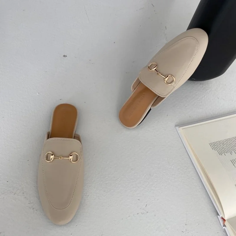 New ladies slippers spring fashion half slippers horsebit soft leather pointed flat mules metal decorative sandals and slippers
New ladies slippers spring fashion half slippers horsebit soft leather pointed flat mules metal decorative sandals and slippers