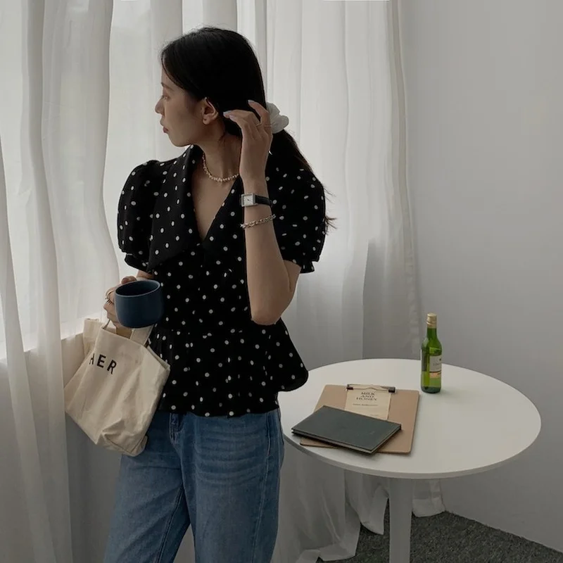 Korejepo Women Shirt 2021 Summer New Korean Chic Retro Polka Dot Turn-down Collar Puff Sleeve Waist Short Hem Ruffle Female Tops
Korejepo Women Shirt 2021 Summer New Korean Chic Retro Polka Dot Turn-down Collar Puff Sleeve Waist Short Hem Ruffle Female Tops