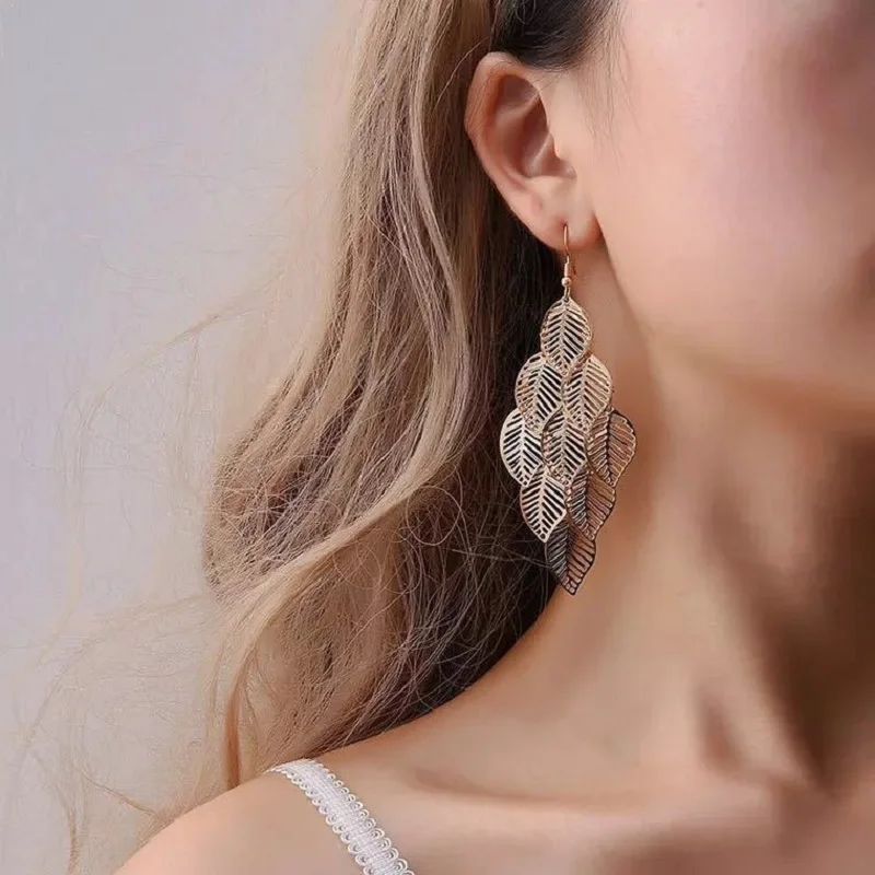 Fahion Jewelry Women's Earrings Multilayer Hollow-out Leaves Shape Long Pendant Drop Earrings for Women Korean Bijoux Gifts
Fahion Jewelry Women's Earrings Multilayer Hollow-out Leaves Shape Long Pendant Drop Earrings for Women Korean Bijoux Gifts