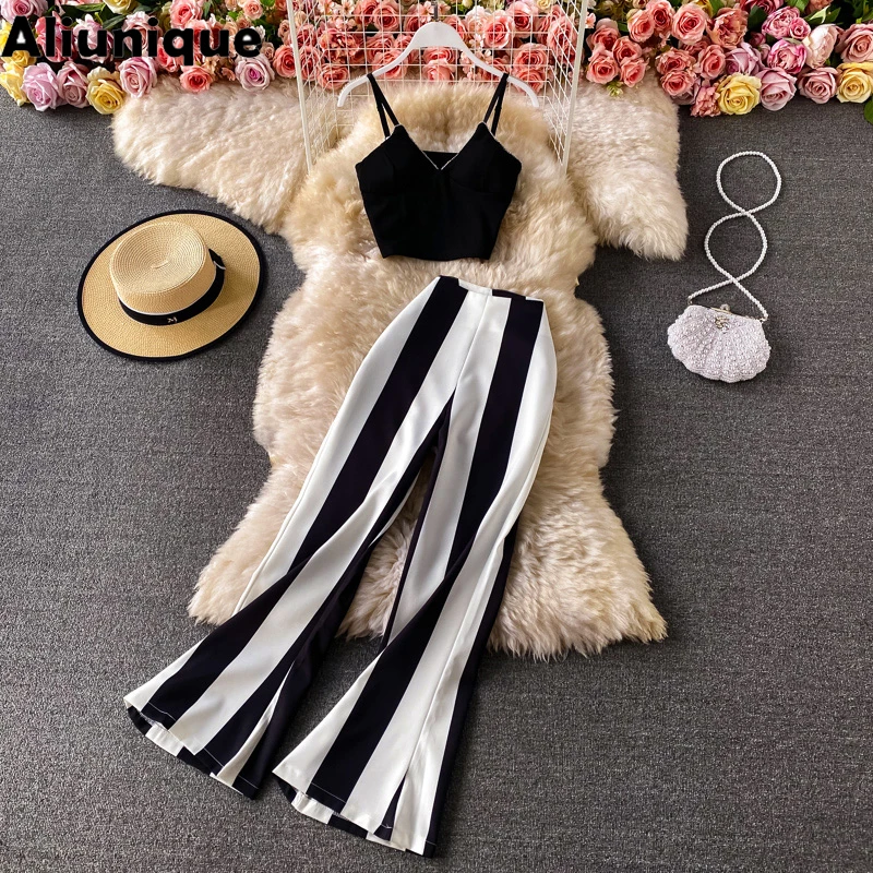 Aliunique New Sexy V-neck Camisole Suit For Women 2021 Summer Fashion Bohemian Vacation Beach High Waist Pleated Wide-leg Pants
Aliunique New Sexy V-neck Camisole Suit For Women 2021 Summer Fashion Bohemian Vacation Beach High Waist Pleated Wide-leg Pants