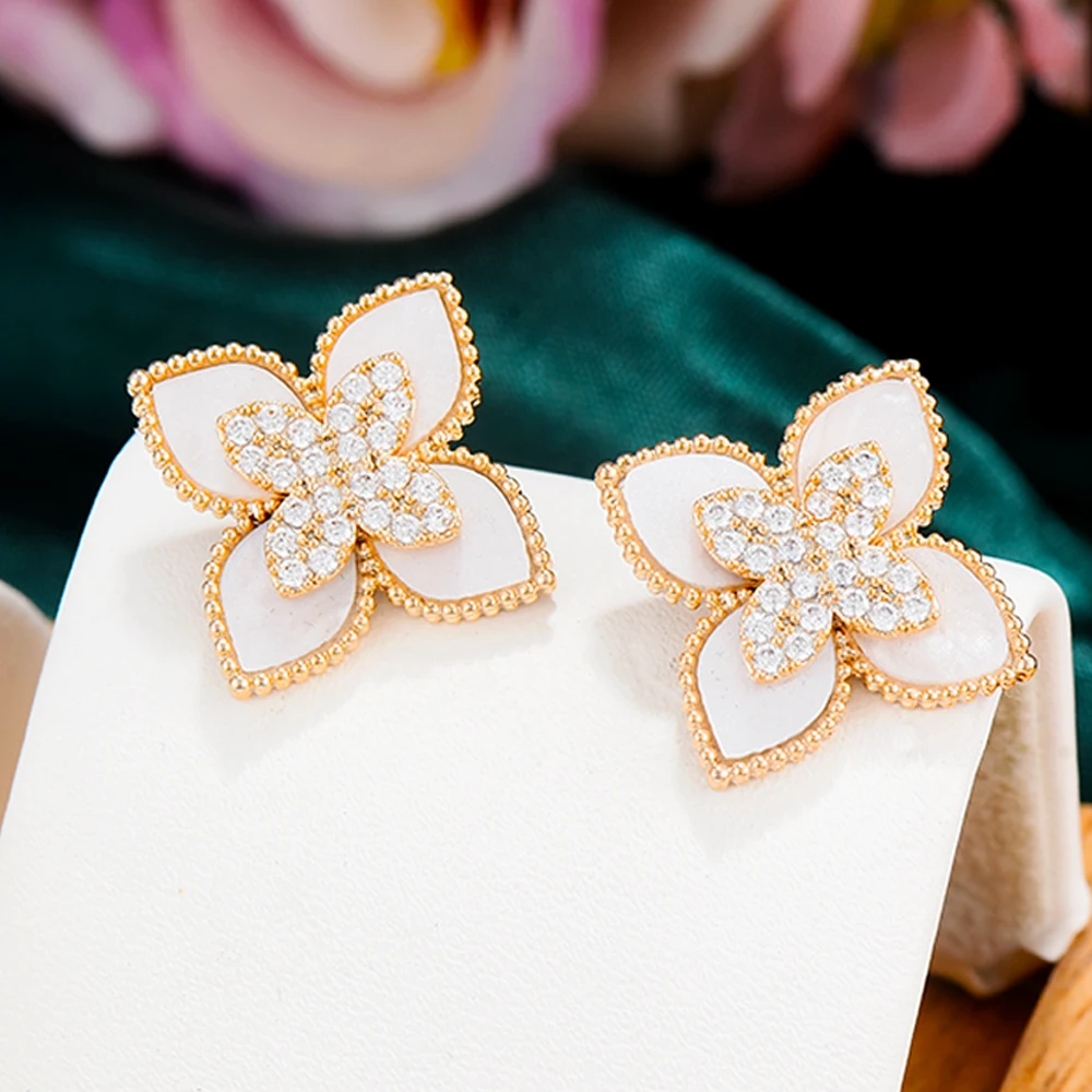 SORAMOORE Luxury Bridal Wedding Cute Flower Earrings Green Crystal Gold Color Charm Gorgeous Fashion High Quality New Design
SORAMOORE Luxury Bridal Wedding Cute Flower Earrings Green Crystal Gold Color Charm Gorgeous Fashion High Quality New Design