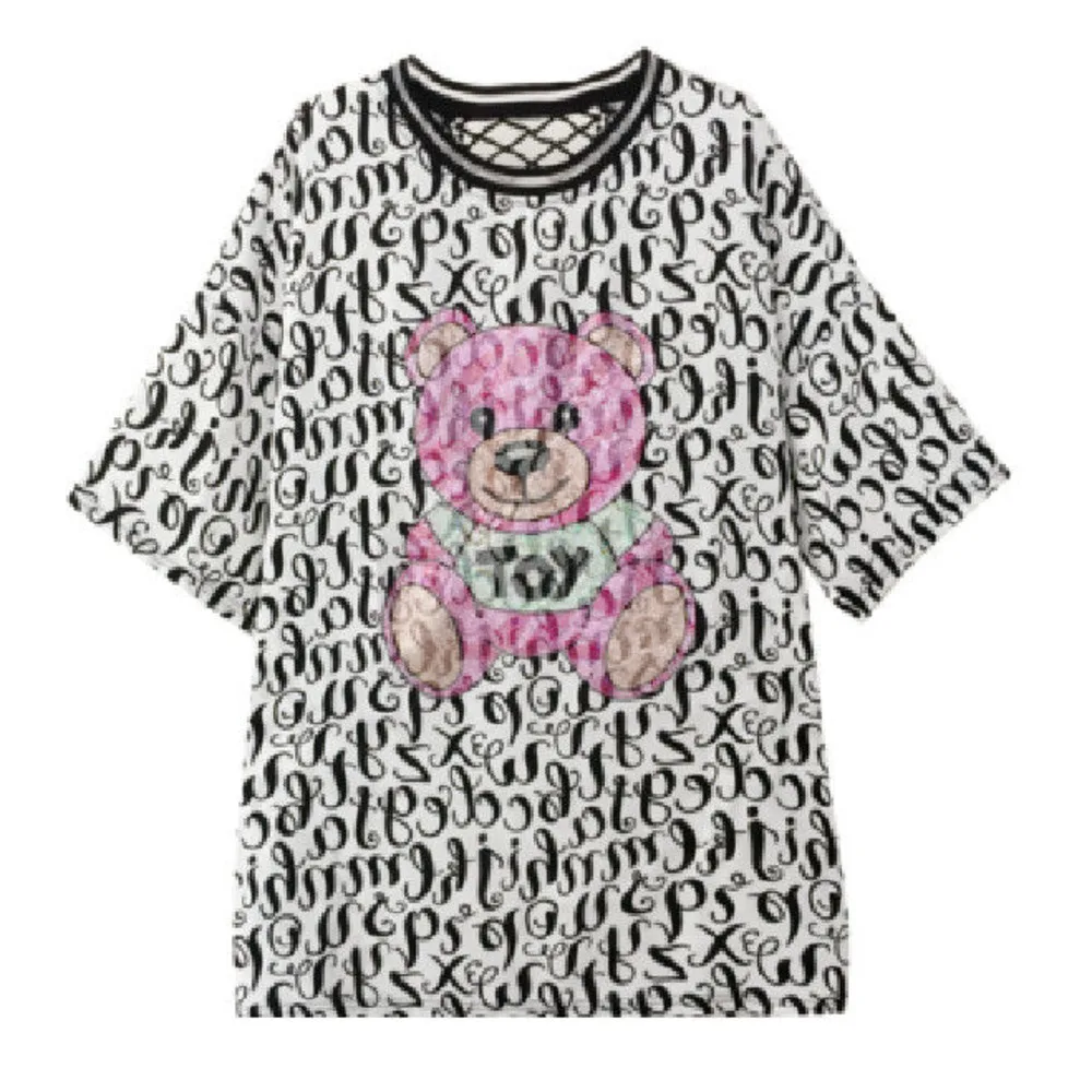 2021 summer new medium length cartoon hot drill bear loose Large Round Neck Lace open back short sleeve t-shirt female
2021 summer new medium length cartoon hot drill bear loose Large Round Neck Lace open back short sleeve t-shirt female