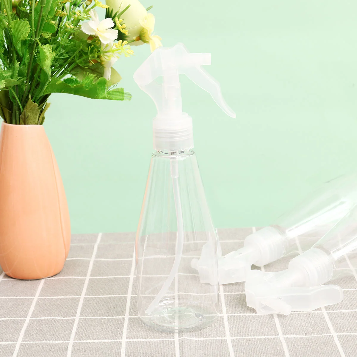 4pcs Flower Spray Bottle Mist Pump Bottle Water Spray Empty Sprayer Refillable Bottle Water Bottle (Transparent) 
4pcs Flower Spray Bottle Mist Pump Bottle Water Spray Empty Sprayer Refillable Bottle Water Bottle (Transparent)
