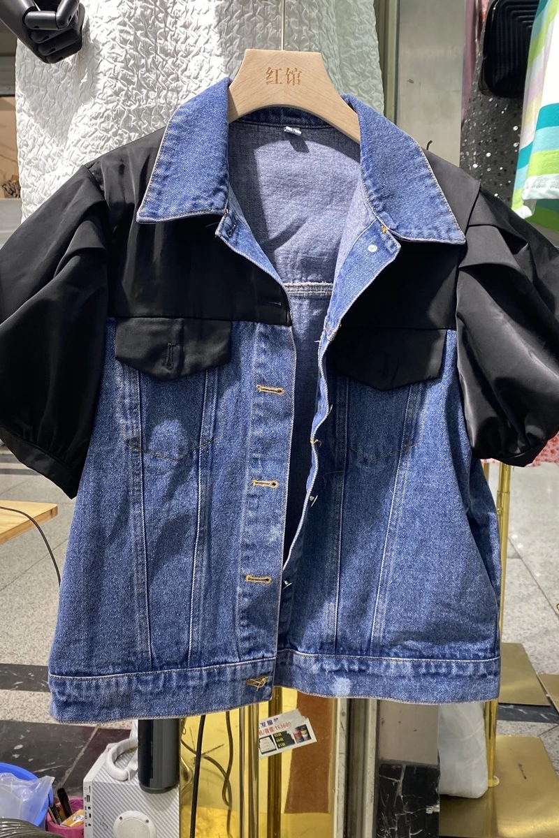 False Two-Piece Patchwork Puff Sleeve Denim Jacket Summer New Elegant Lapel Single Breasted Fashion Short Top Denim Jacket Women
False Two-Piece Patchwork Puff Sleeve Denim Jacket Summer New Elegant Lapel Single Breasted Fashion Short Top Denim Jacket Women