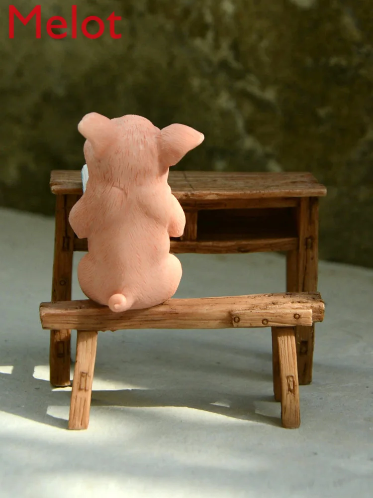 Creative Retro Old Classroom Reading Piggy Ornaments Classroom Decoration Cute Animal Gift 
Creative Retro Old Classroom Reading Piggy Ornaments Classroom Decoration Cute Animal Gift