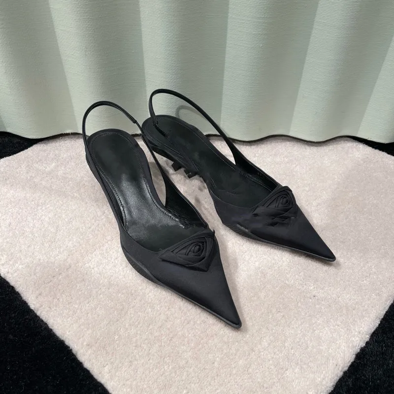 2021 Summer Sandals Brand Women Shoes Rose Flower Pointed Toe Stiletto Heels Pump Cat Heel Fairy Style Sandals Female Shoe Pumps
2021 Summer Sandals Brand Women Shoes Rose Flower Pointed Toe Stiletto Heels Pump Cat Heel Fairy Style Sandals Female Shoe Pumps