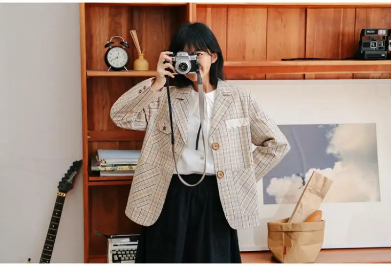 Striped plaid retro loose fashion casual plaid suit temperament suit jacket ladies elegant top 2021
Striped plaid retro loose fashion casual plaid suit temperament suit jacket ladies elegant top 2021