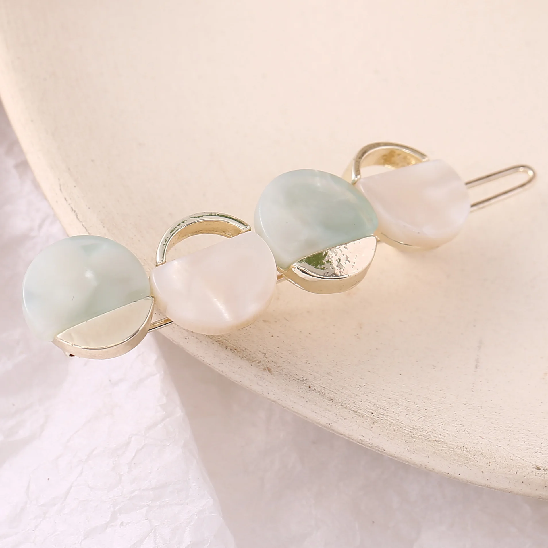 Fashion New Geometric Hairpins Barrettes Round Acetate Hair Clip For Women Classic Girls Party Hair Accessories Headwear
Fashion New Geometric Hairpins Barrettes Round Acetate Hair Clip For Women Classic Girls Party Hair Accessories Headwear