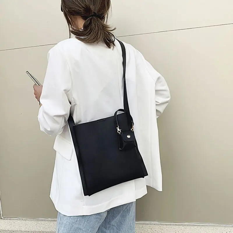 Large Capacity PU Leather Shoulder Bags Women's Solid Color Handbags and Purses Hand Bag Women Trending Bags
Large Capacity PU Leather Shoulder Bags Women's Solid Color Handbags and Purses Hand Bag Women Trending Bags