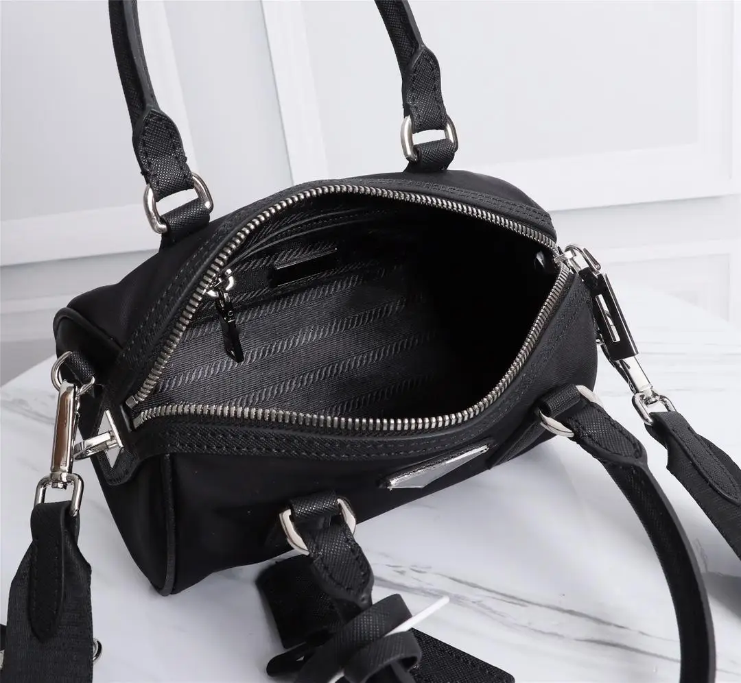 Unisex black nylon Boston three-in-one pillow bag classic fashion shopping multi-function large capacity portable
Unisex black nylon Boston three-in-one pillow bag classic fashion shopping multi-function large capacity portable