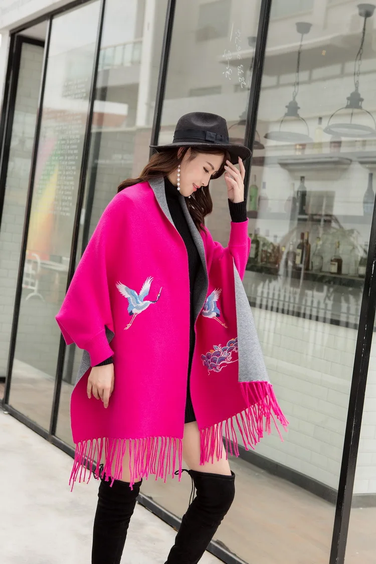 Women's Wearable Warm Cashmere Tassel Poncho With Batwing Sleeve Solid Knitted Embroidery Oversize Shawl Cardigans Capes
Women's Wearable Warm Cashmere Tassel Poncho With Batwing Sleeve Solid Knitted Embroidery Oversize Shawl Cardigans Capes