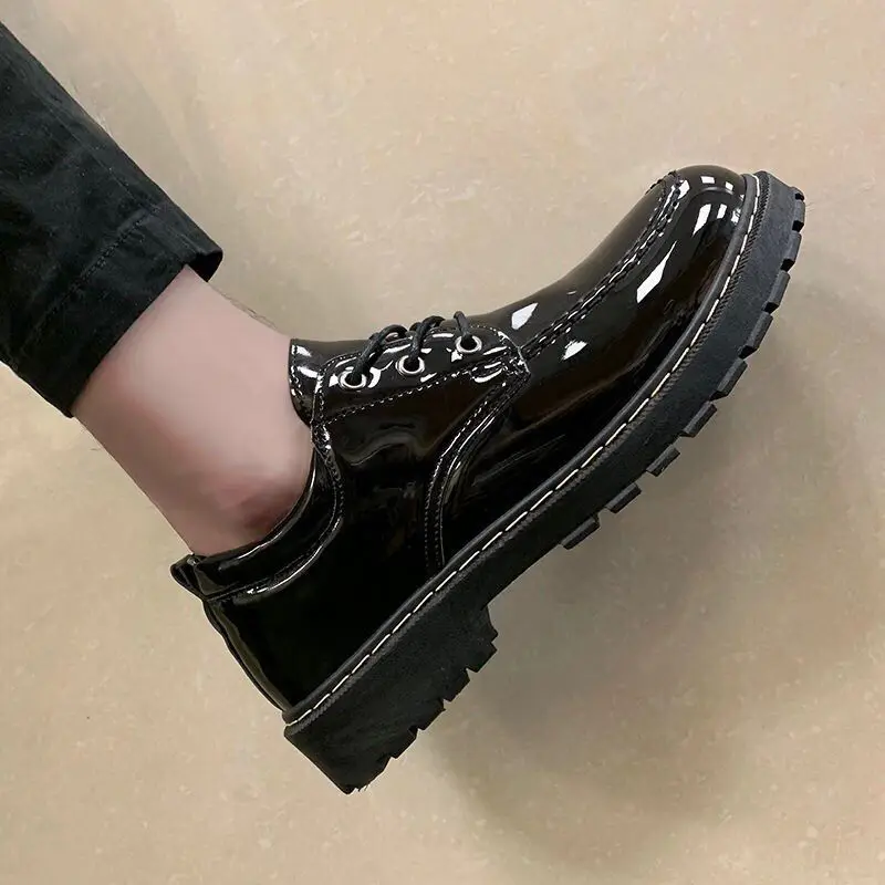 Luxe Wees-Teen Schoenen Mannen Lace-Up Zakelijke Formele Slijtage Oxford Doek Effen Kleur Bruiloft Kantoor mannen Platte Schoene 
Luxe Wees-Teen Schoenen Mannen Lace-Up Zakelijke Formele Slijtage Oxford Doek Effen Kleur Bruiloft Kantoor mannen Platte Schoene