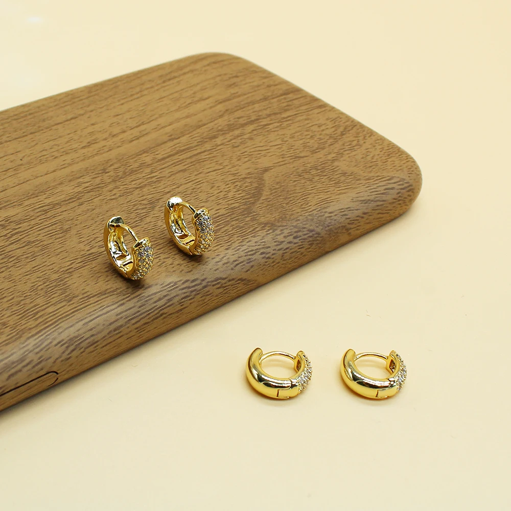 Delicate Cubic Zirconia Ear Clip Simple Metal 14 K Plated Golden Earrings Women Fashion Jewelry Accessories 2021 Party Gift
Delicate Cubic Zirconia Ear Clip Simple Metal 14 K Plated Golden Earrings Women Fashion Jewelry Accessories 2021 Party Gift