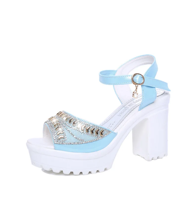 2017 New Rhinestone Fish Mouth Thick Bottom Water Platform with A Word Buckle Belt Thick with Women's Sandals
2017 New Rhinestone Fish Mouth Thick Bottom Water Platform with A Word Buckle Belt Thick with Women's Sandals