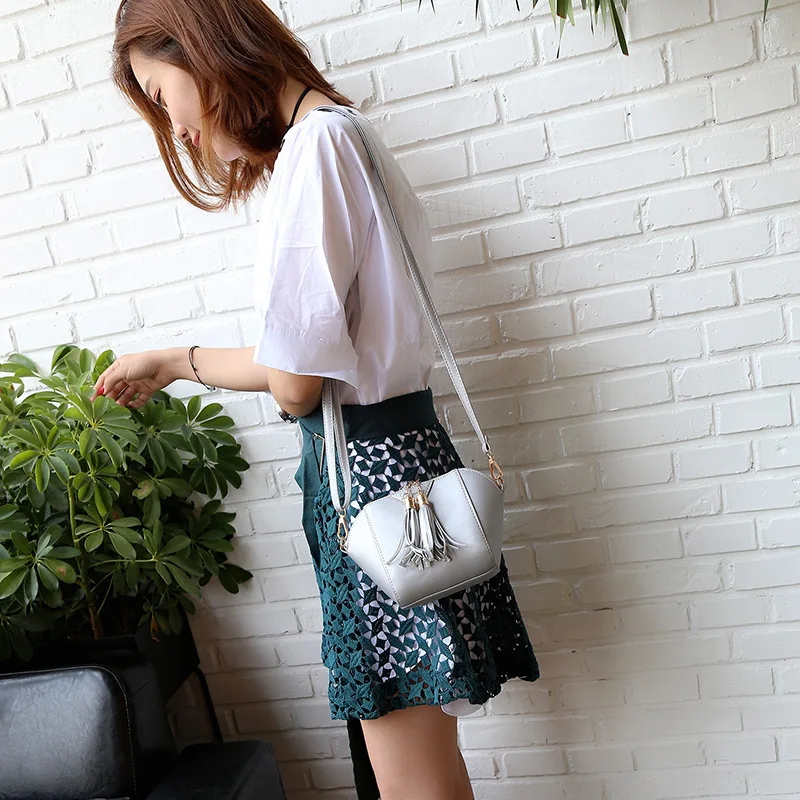 Fashion trend spring and autumn new tassel shell bag wild one-shoulder messenger large-capacity female bag handbag bag women bag
Fashion trend spring and autumn new tassel shell bag wild one-shoulder messenger large-capacity female bag handbag bag women bag