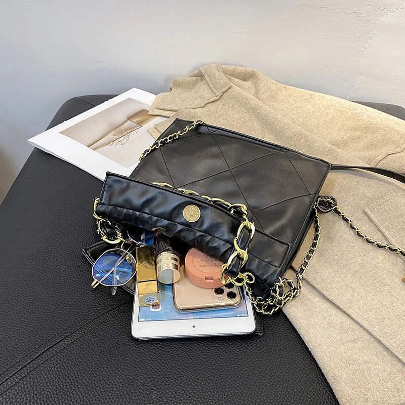 Female Sewing Thread Pattern PU Leather Drawstring Shoulder Bags Designer Chain Handbags for Women New Trendy Messenger Bag Sac
Female Sewing Thread Pattern PU Leather Drawstring Shoulder Bags Designer Chain Handbags for Women New Trendy Messenger Bag Sac