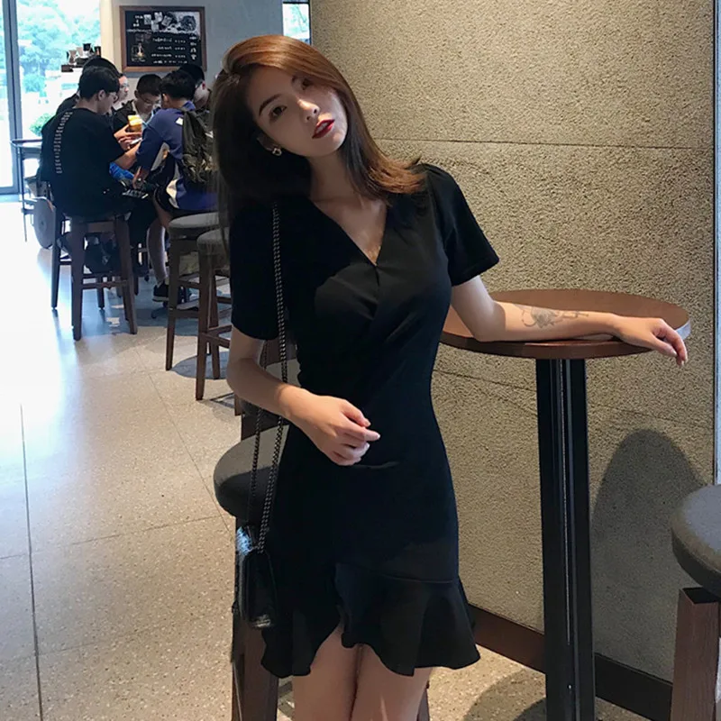 Nightclub Sexy Low Cut V-neck Black Dress 2020 Summer Women's Slim Fit Thin Looking Cool NIS Popular Dress Fashion
Nightclub Sexy Low Cut V-neck Black Dress 2020 Summer Women's Slim Fit Thin Looking Cool NIS Popular Dress Fashion