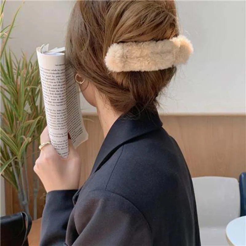 ncmama French Lazy Wind Plate Hair Clip Imitated Rabbit Fur Large Hair Clip Wild Fur Shark Clip Duckbill Clip Hair Accessories 
ncmama French Lazy Wind Plate Hair Clip Imitated Rabbit Fur Large Hair Clip Wild Fur Shark Clip Duckbill Clip Hair Accessories