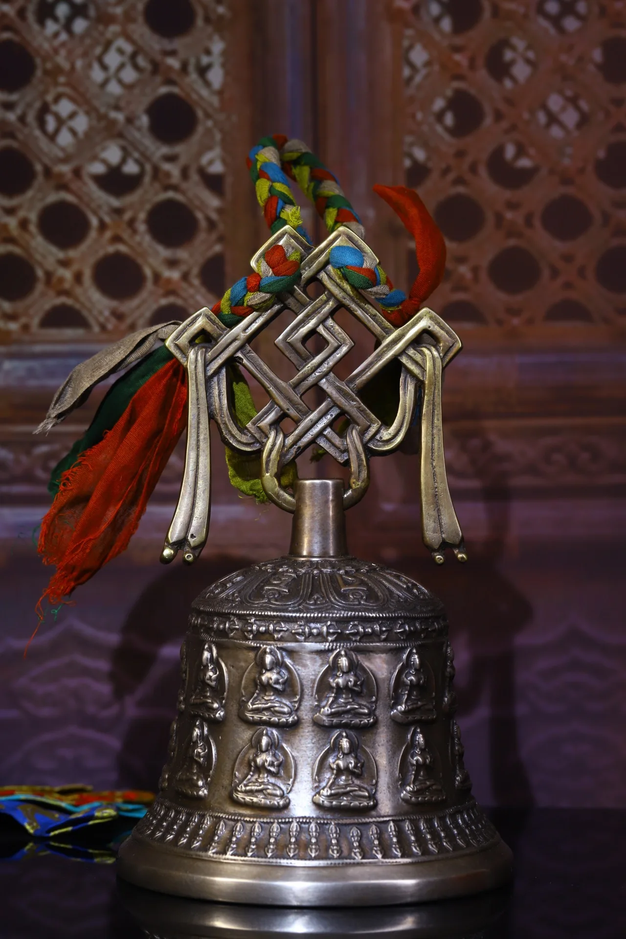13"Nepal Buddhism Old Bronze Filigree Engraved Rattle Carved Green Tara Statue Bells Town House Exorcism Ward off evil spirits
13"Nepal Buddhism Old Bronze Filigree Engraved Rattle Carved Green Tara Statue Bells Town House Exorcism Ward off evil spirits