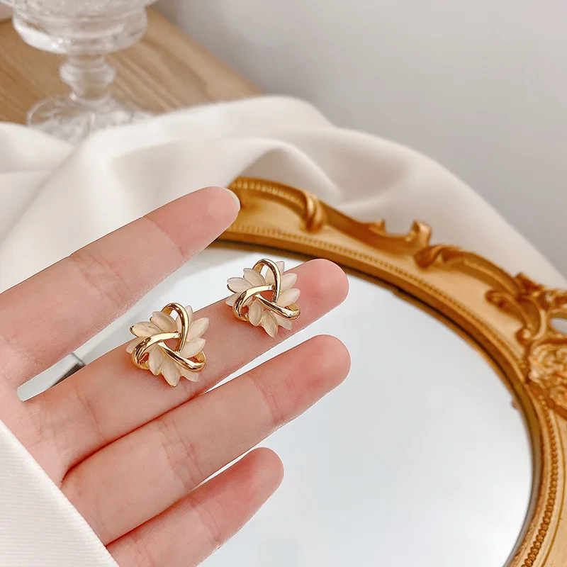New Elegant and Exquisite Opal Petal Circle Stud Earrings for Woman Classic Jewelry Luxury Party Girl's Unusual Earrings
New Elegant and Exquisite Opal Petal Circle Stud Earrings for Woman Classic Jewelry Luxury Party Girl's Unusual Earrings