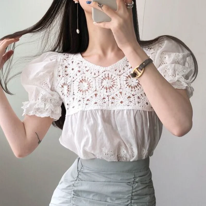 KUSAHIKI Korean Hollow-out Embroidery Patchwork Blouse Shirt Chic Puff Sleeve O-neck Womens Tops Summer 2021 New Blusas 6J131
KUSAHIKI Korean Hollow-out Embroidery Patchwork Blouse Shirt Chic Puff Sleeve O-neck Womens Tops Summer 2021 New Blusas 6J131