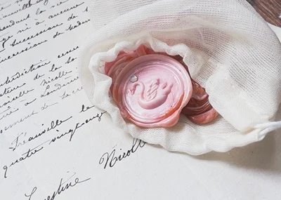 Creative kawayi fan shell swan Special-shaped Wax Seal StampFire Lacquer Seal Head Wedding Greeting Card Wax Seal
Creative kawayi fan shell swan Special-shaped Wax Seal StampFire Lacquer Seal Head Wedding Greeting Card Wax Seal