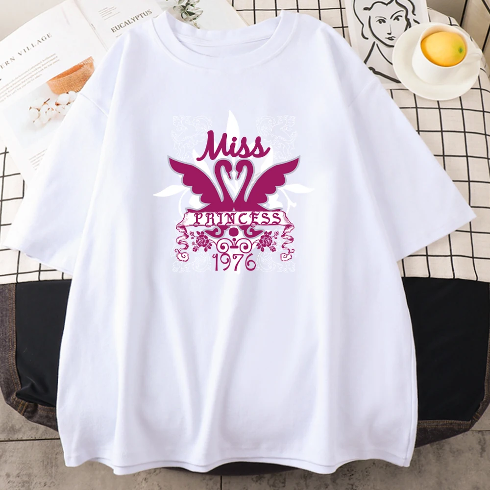 Miss 1976 Printing T Shirt Woman Simplicity Oversized T-shirts Cool O-Neck T-shirt Creativity High Quality Female T Shirts
Miss 1976 Printing T Shirt Woman Simplicity Oversized T-shirts Cool O-Neck T-shirt Creativity High Quality Female T Shirts