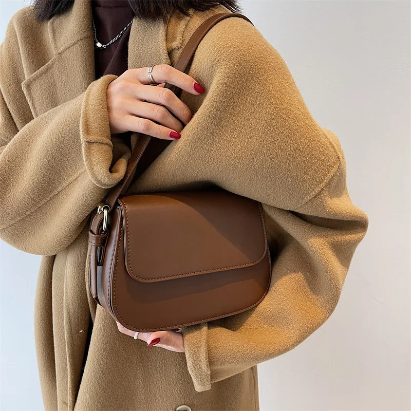 Bags Pure Color Simple Autumn Shoulder Bag Female New Large-capacity Fashion Explosion Style Trend All-match Messenger Bag 
Bags Pure Color Simple Autumn Shoulder Bag Female New Large-capacity Fashion Explosion Style Trend All-match Messenger Bag