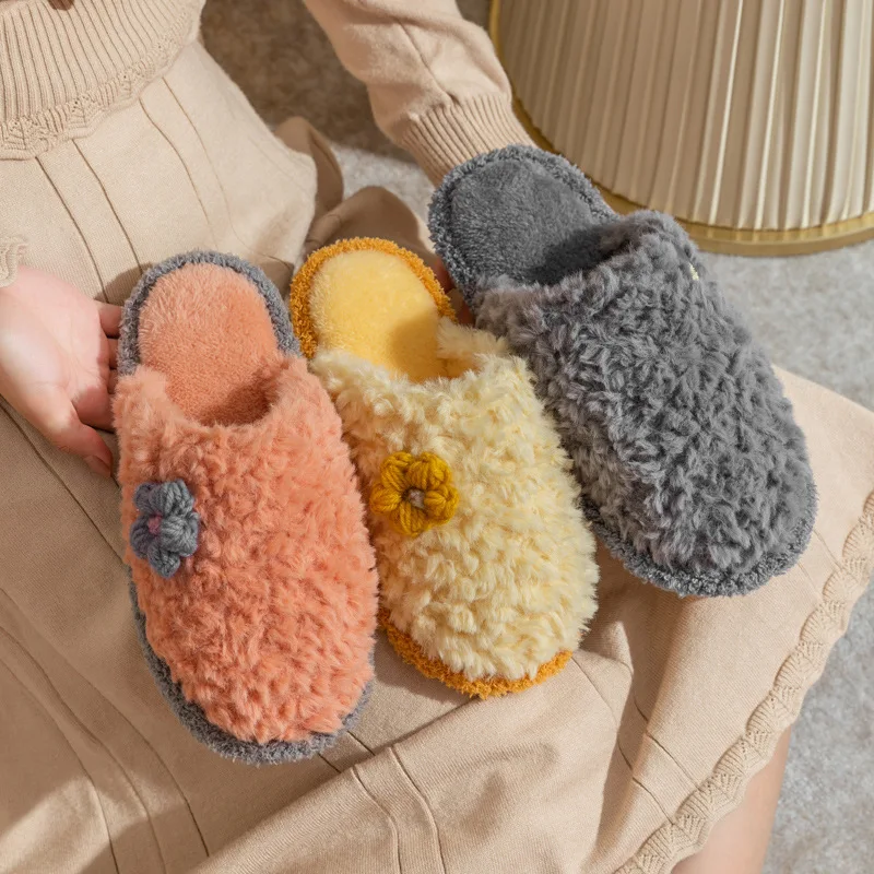 Fabric Plush Cotton Slippers Women's Winter Household Warmth Simple Couples Home Men's Home Cotton Shoes
Fabric Plush Cotton Slippers Women's Winter Household Warmth Simple Couples Home Men's Home Cotton Shoes