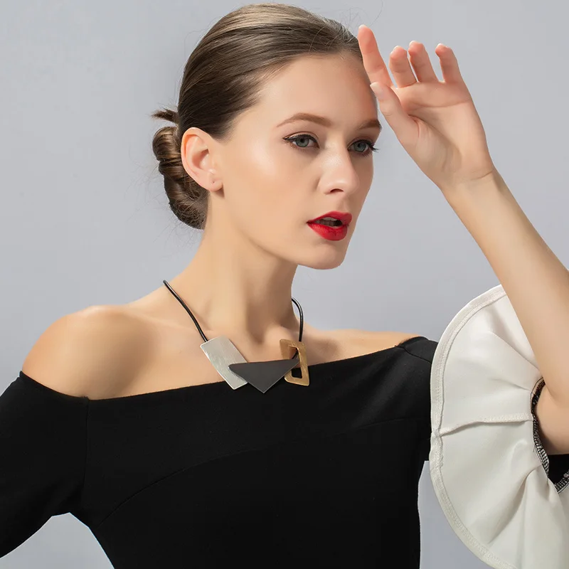 ELOYHI Women Necklace Geometric Top Quality Three Collar Leather Choker For Lady Punk Trendy Neckalce&Pendants Gift 
ELOYHI Women Necklace Geometric Top Quality Three Collar Leather Choker For Lady Punk Trendy Neckalce&Pendants Gift