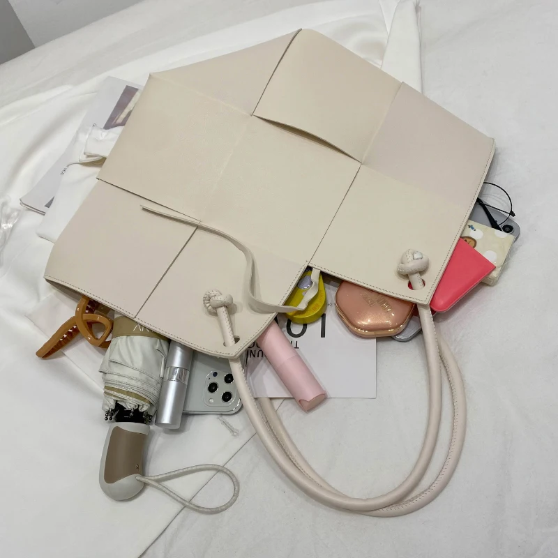 Top Quality Luxury Brand Casual Tote Fashion Weave Leather Shoulder Bags for Women Large Capacity Purses and Handbags Designer
Top Quality Luxury Brand Casual Tote Fashion Weave Leather Shoulder Bags for Women Large Capacity Purses and Handbags Designer