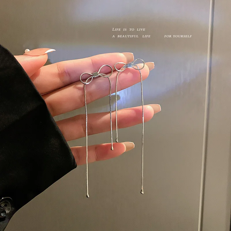 925 Silver Needle Korean Cold Wind High Sense Bow Tassel Temperament Fashion Simple Earrings Women
925 Silver Needle Korean Cold Wind High Sense Bow Tassel Temperament Fashion Simple Earrings Women