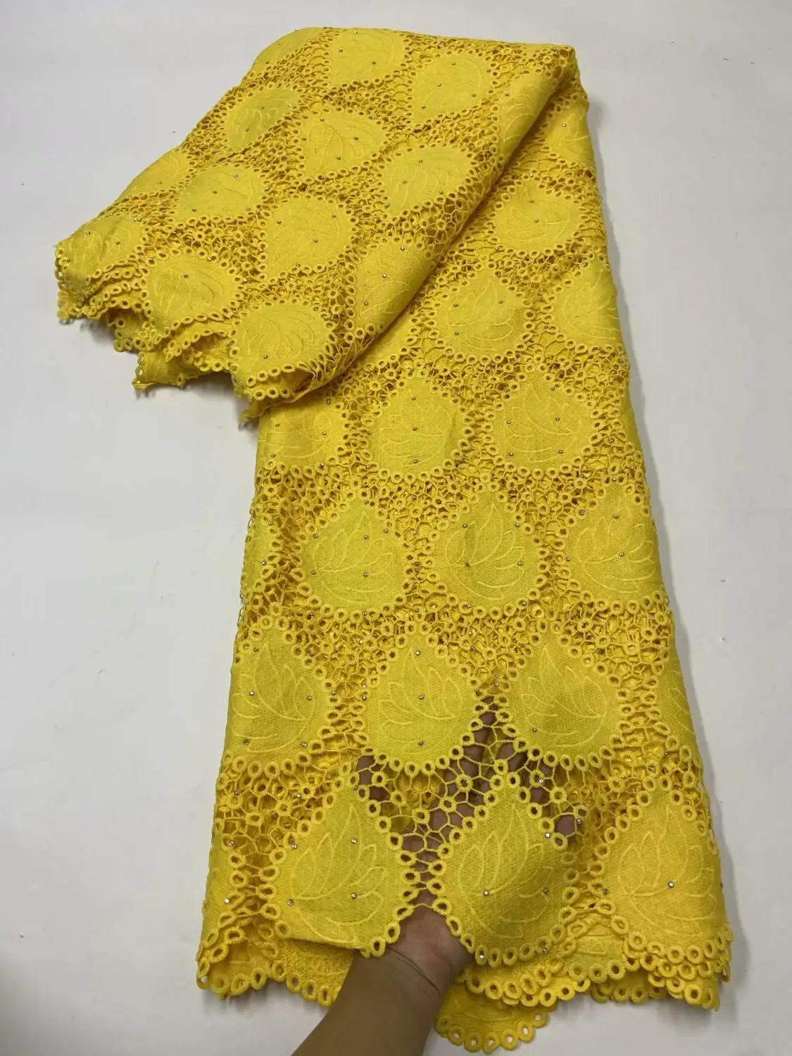 Желтая гипюровая кружевная ткань, Новое поступление, модная однотонная Водорастворимая кружевная ткань для свадьбы RF9191 
Желтая гипюровая кружевная ткань, Новое поступление, модная однотонная Водорастворимая кружевная ткань для свадьбы RF9191