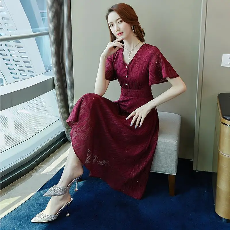 Dress women's summer 2021 new waist slim temperament socialite v-neck red pop skirt
Dress women's summer 2021 new waist slim temperament socialite v-neck red pop skirt