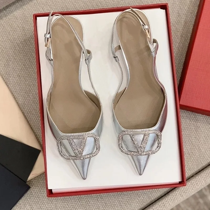 New Brand Women High Heel10cm Sandals Genuine Leather Women Wedding Shoes Rivets Black/nude Classics Sandals 35-43
New Brand Women High Heel10cm Sandals Genuine Leather Women Wedding Shoes Rivets Black/nude Classics Sandals 35-43